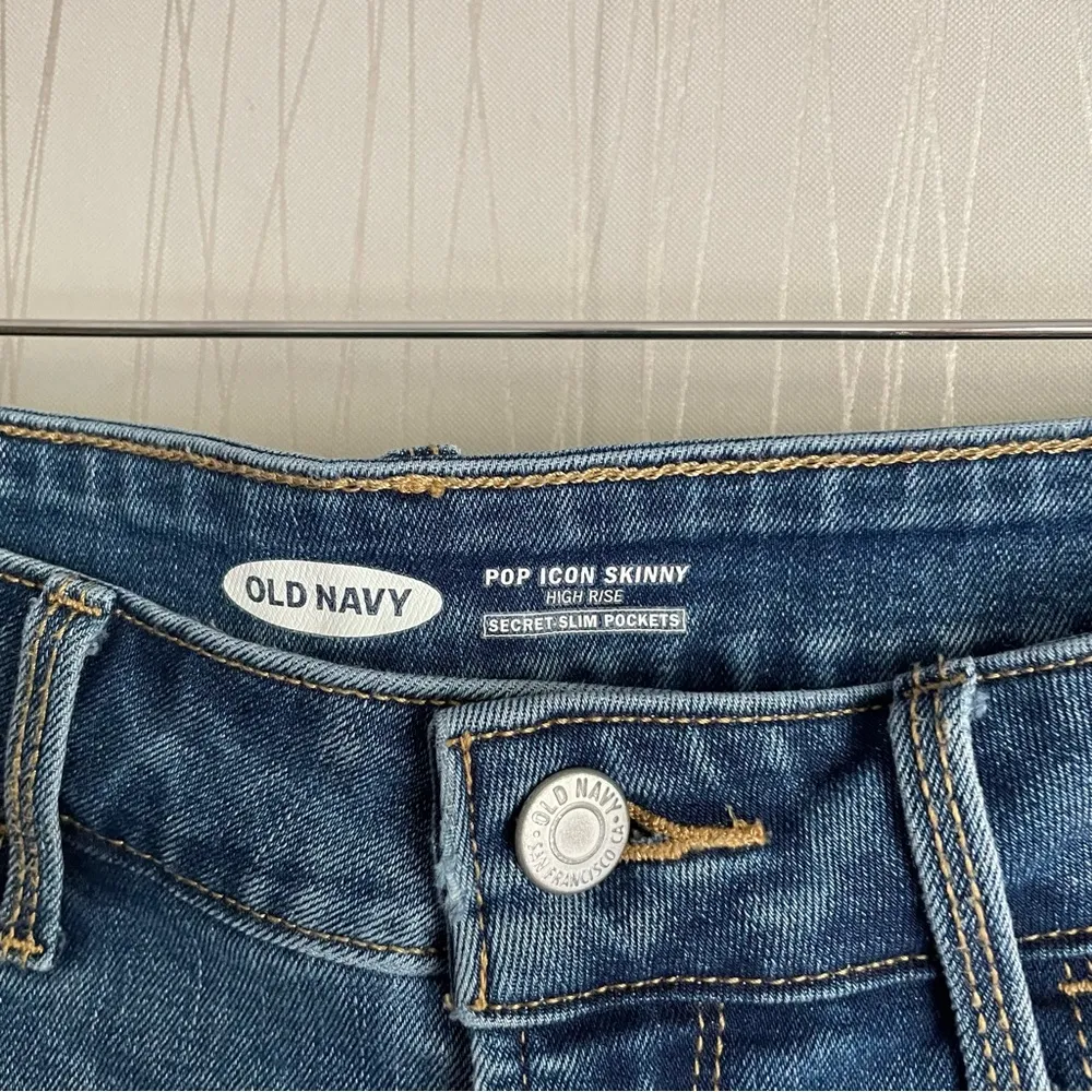 Old Navy Pop Icon Skinny High Rise Distressed Denim Jeans Size 6 Petite - Image 7