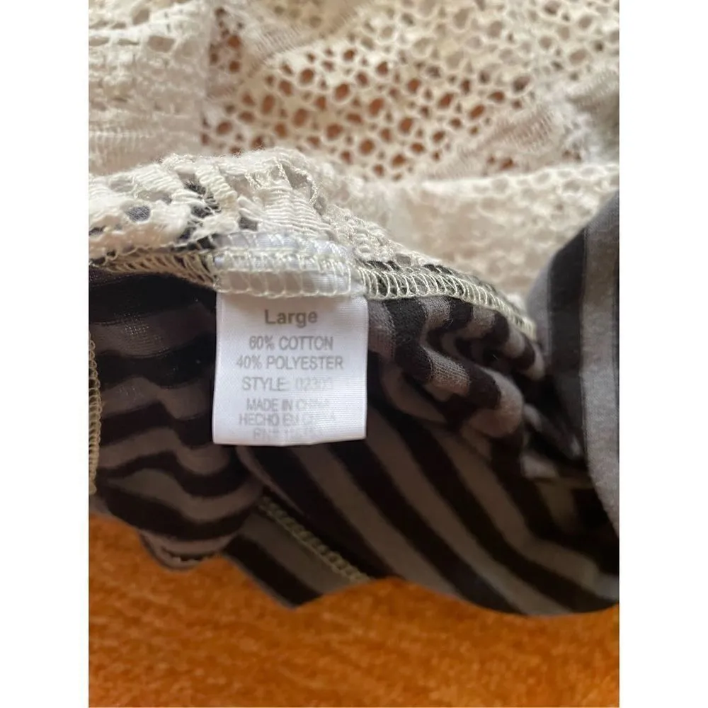 Poof lace back T-shirt - Image 5