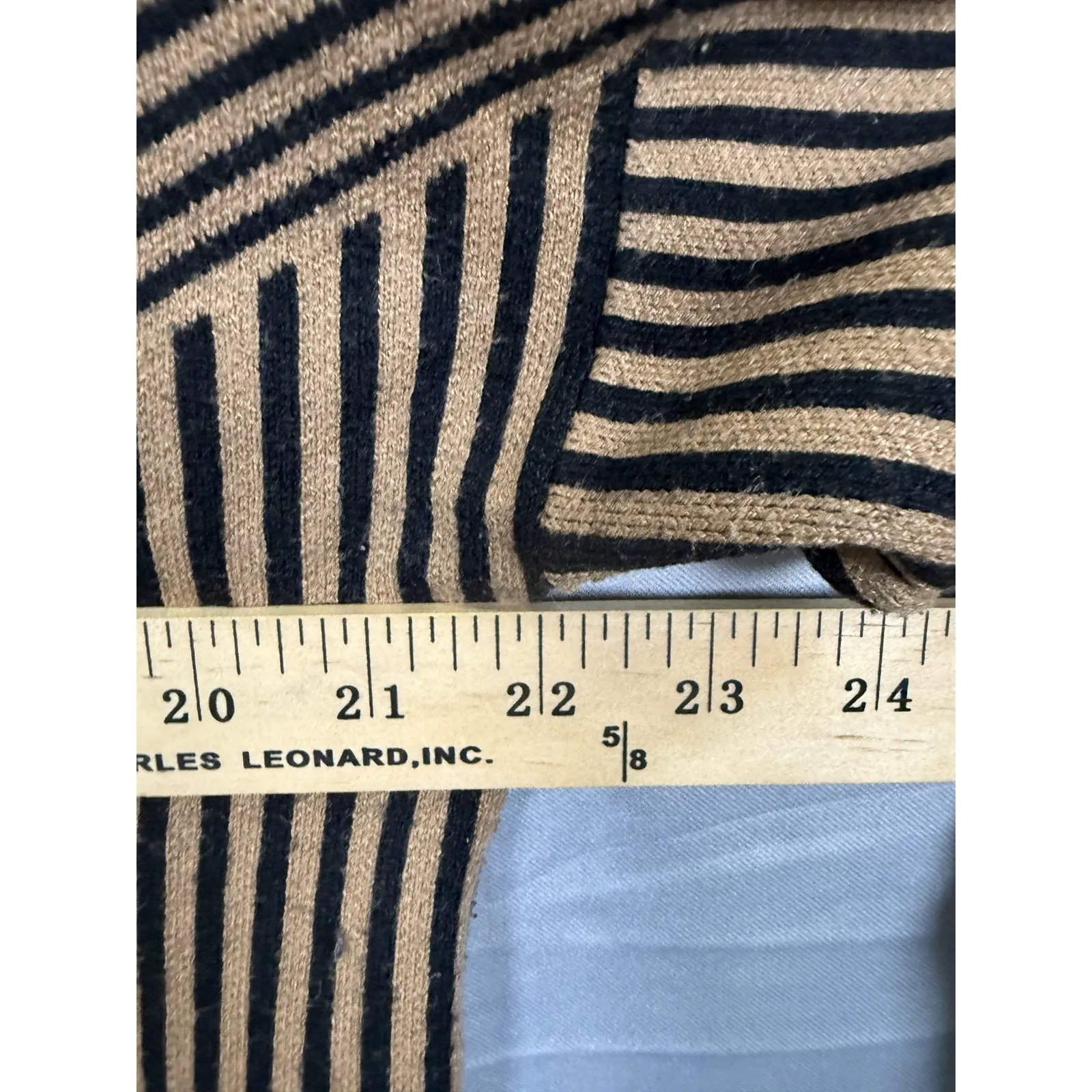 Tahari Sweater Womens Large Camel Black Chevron Striped Mock Neck Pullover Knit - Image 4