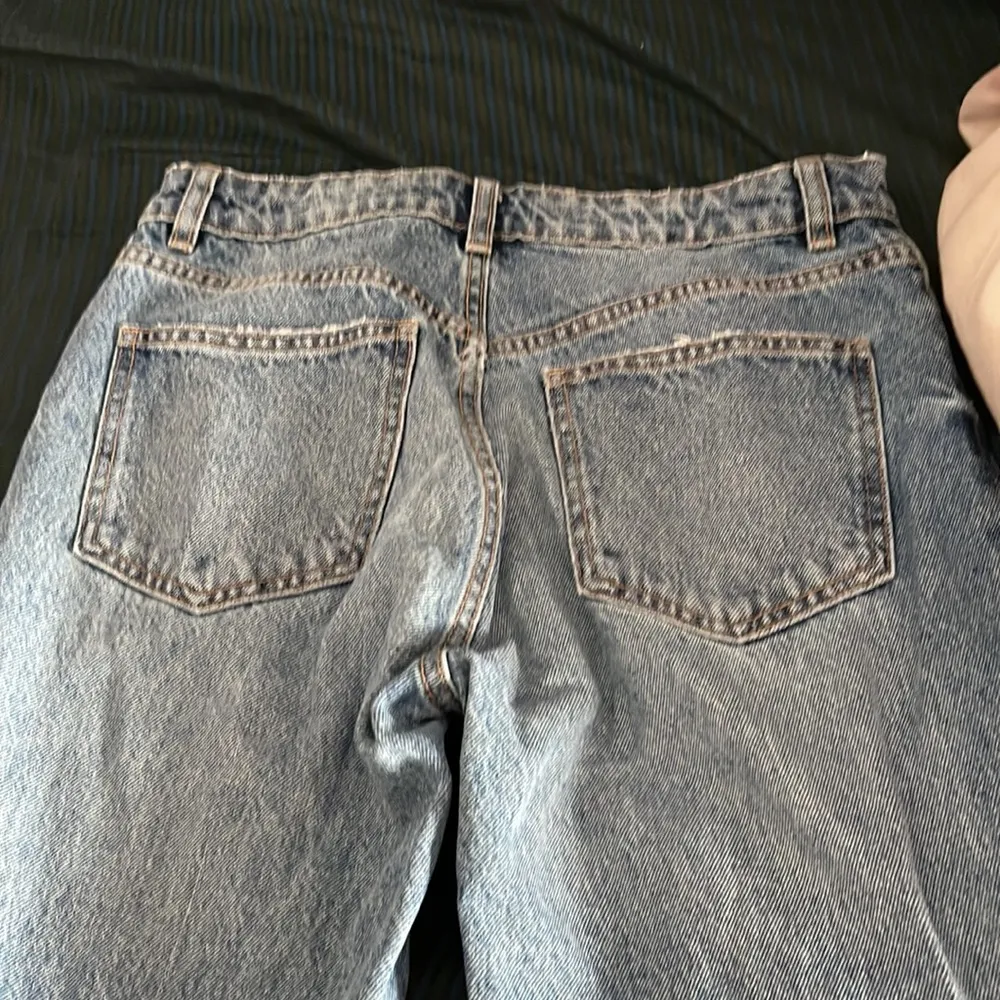 Zara Distressed Mom High waisted Blue Jeans size 6 - Image 5