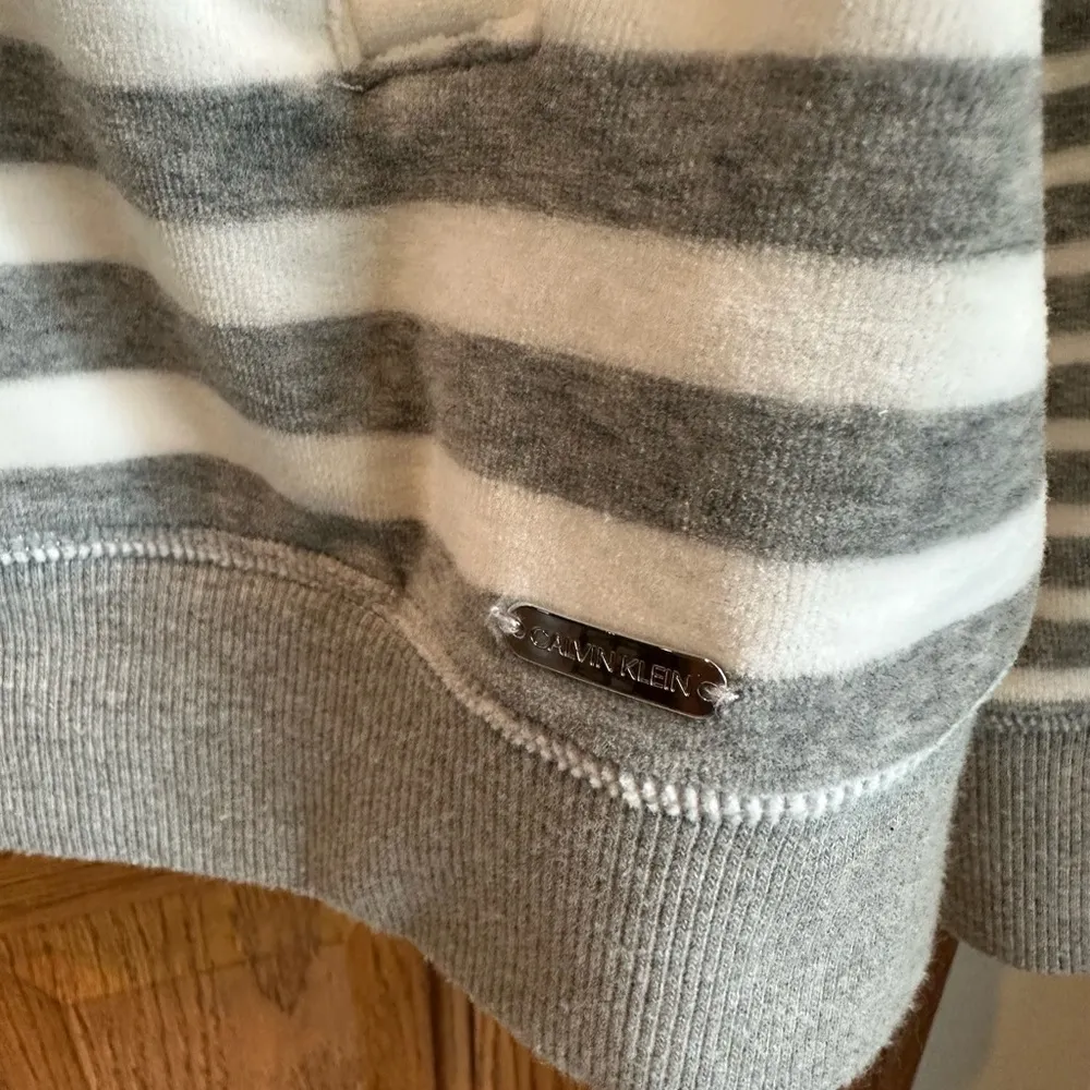 Calvin Klein Sz XL Striped Velour Zip Up Cowl Neck Sweatshirt gray and white - Image 4