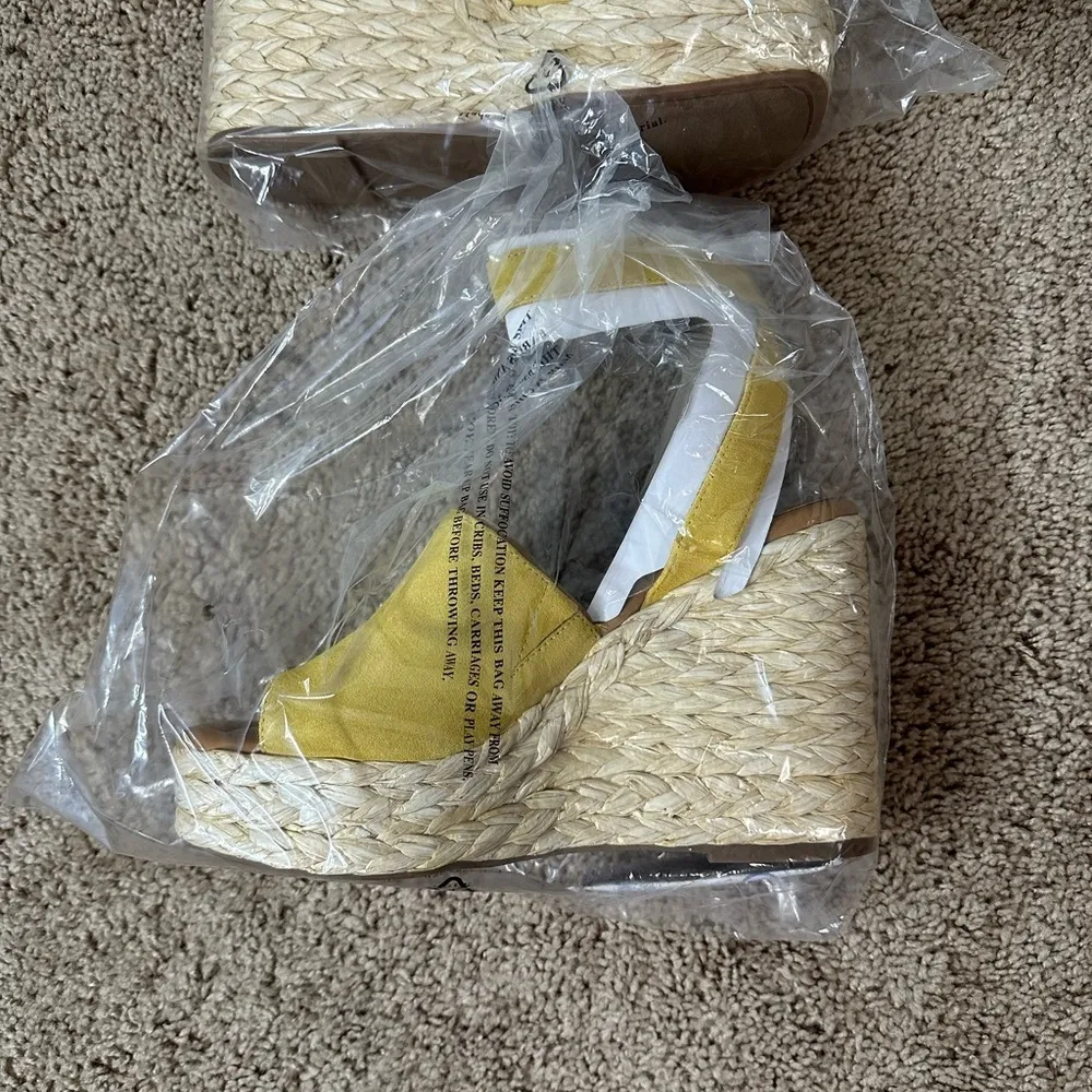 Marc Fisher Nelly Ankle Strap Wedge Sandal Size 9 - Image 3