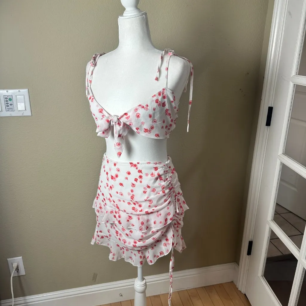 PRINCESS POLLY Two Piece Set Crop Top Tank & Ruched Mini Skirt Size 4 FLoral - Image 2