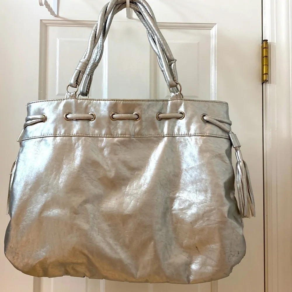 Vegan leather silver woven zippered top tote bag. 17” by 13”. - Image 2