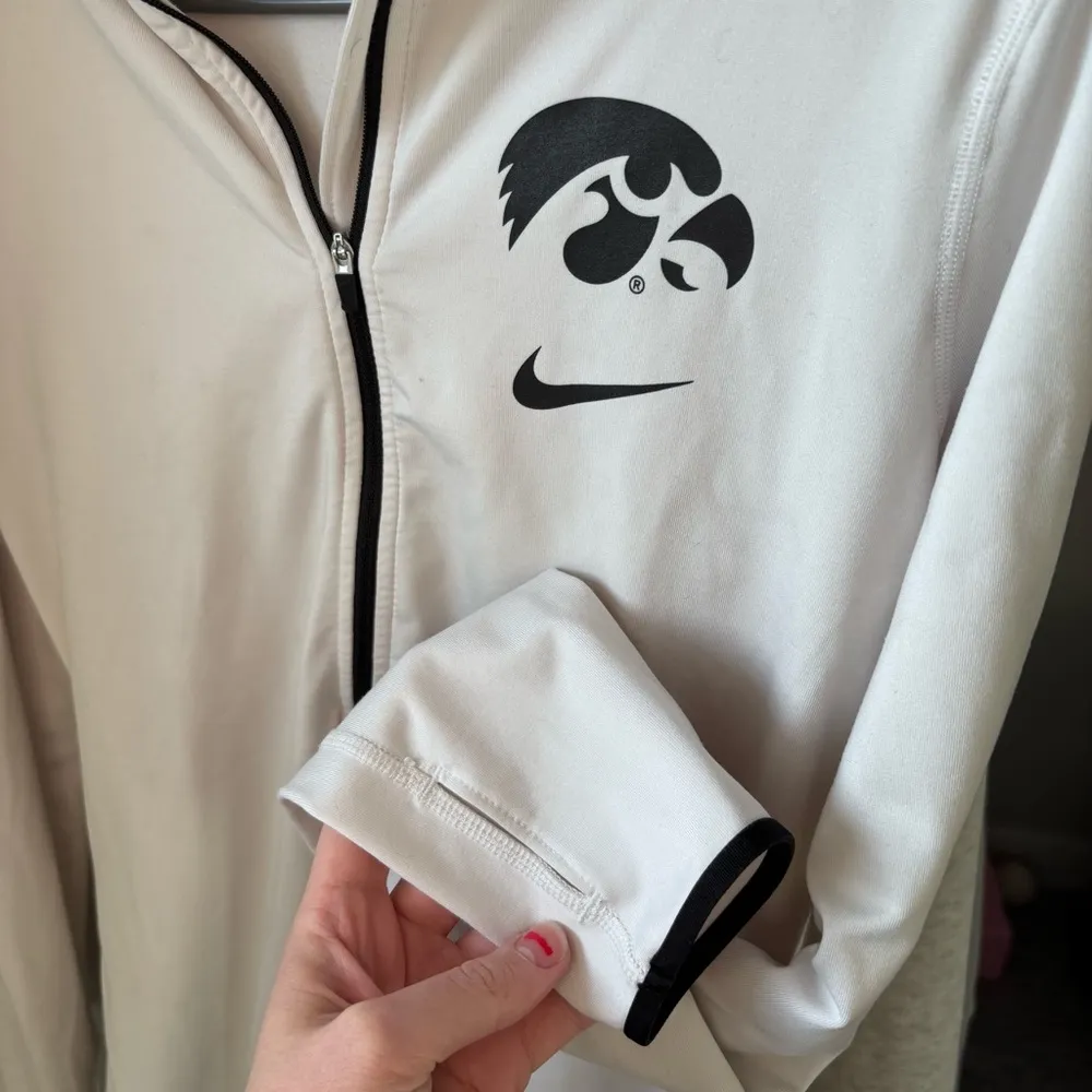 Nike  Iowa Hawkeyes half zip - Image 3