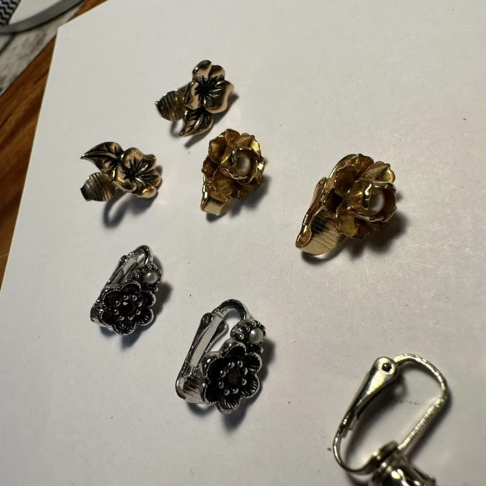 Lot of 4 Small Clip On Earrings - Image 4