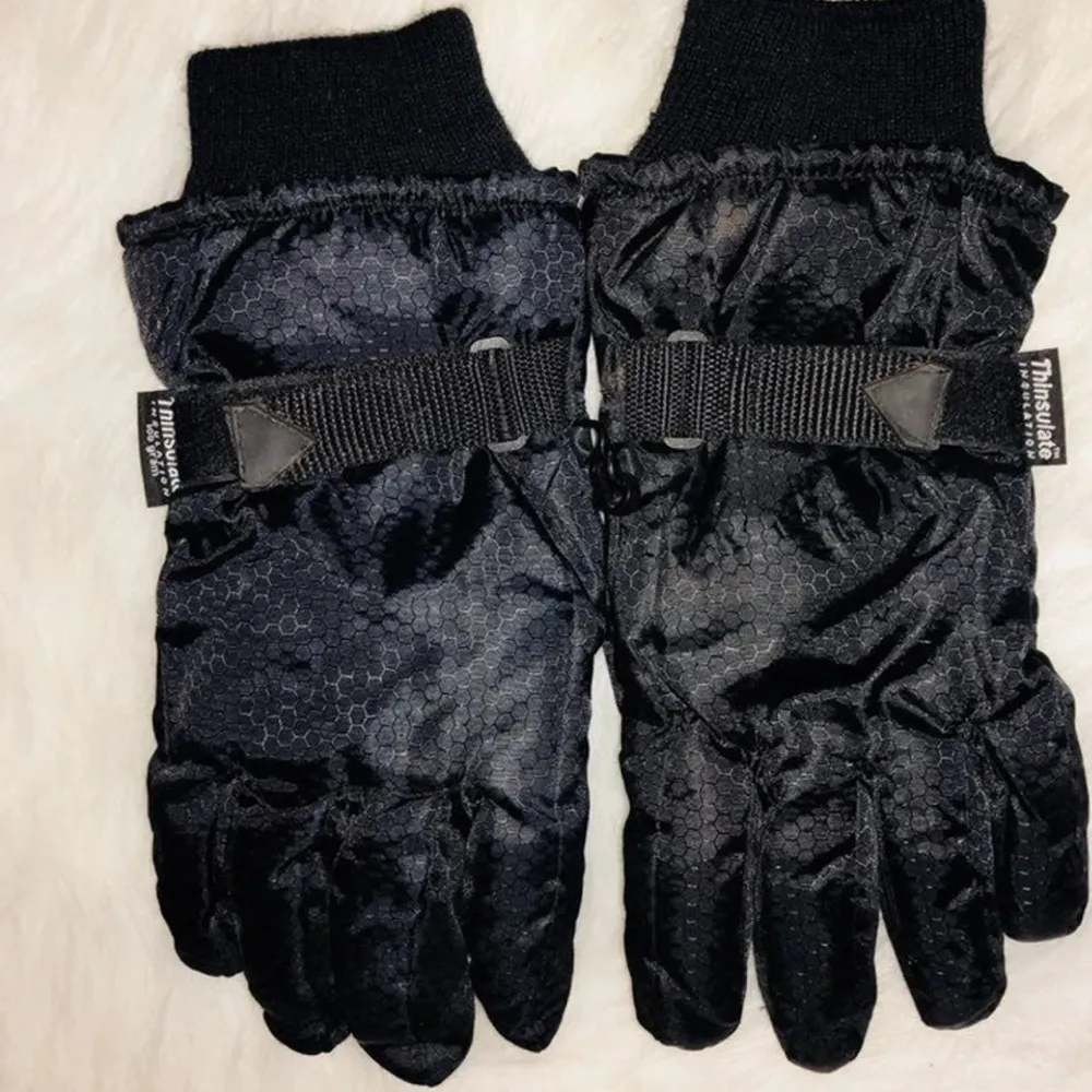 Thinsulate medium black gloves; Velcro closure - Image 4