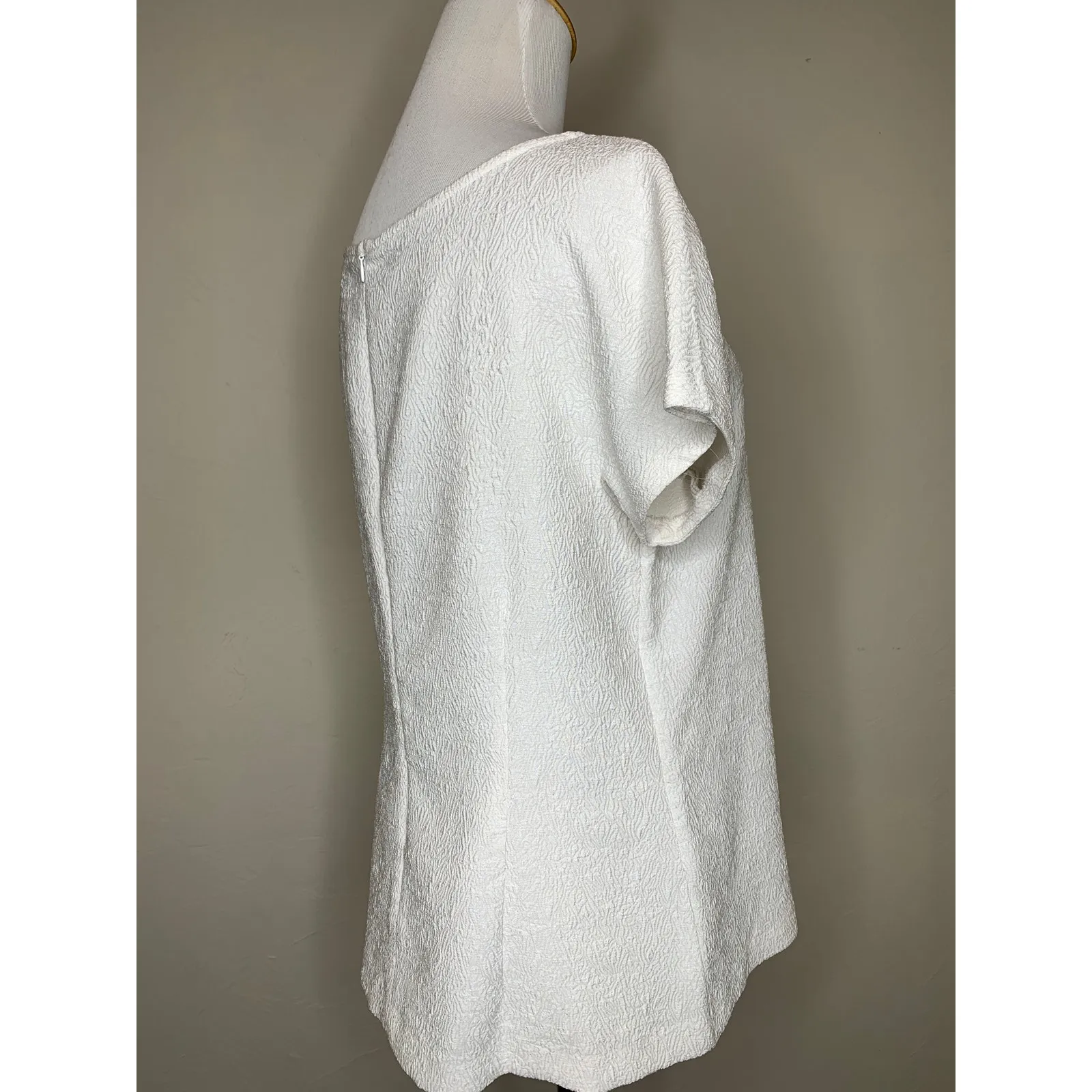 Ann Taylor White Textured Pullover Blouse Sz Medium - Image 4