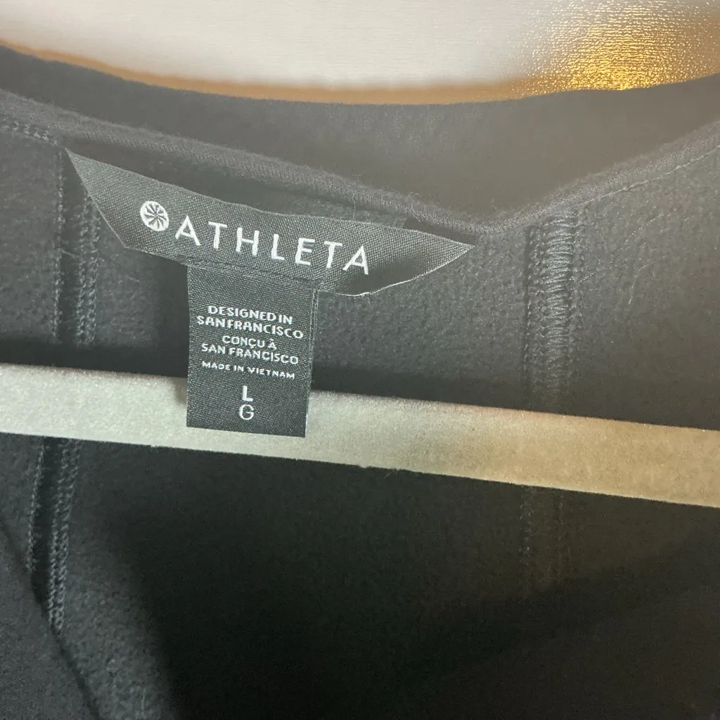 Athleta Women's Black Leather Jacket - Image 5