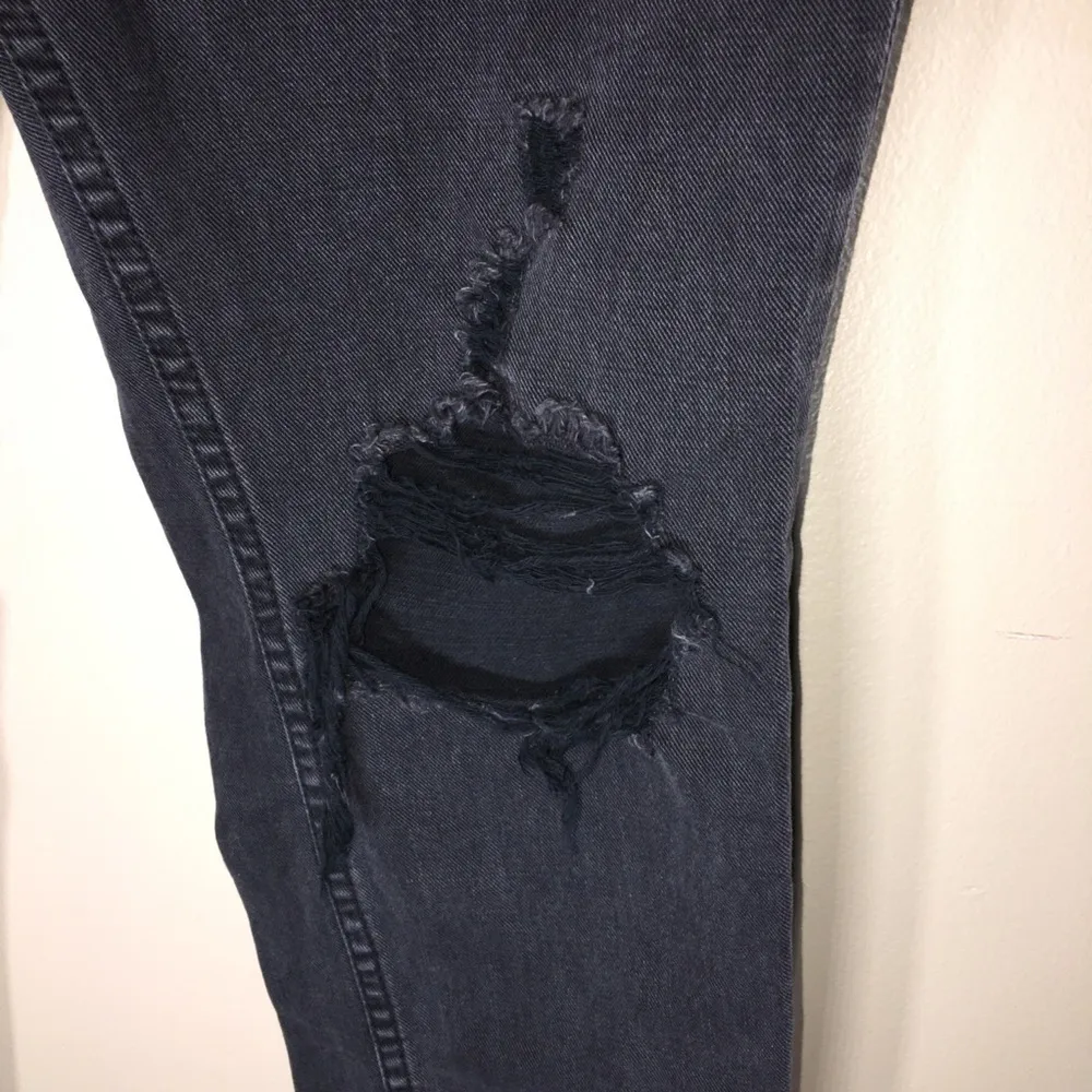 BDG slim bf low rise distressed jeans size 27​​​ - Image 3