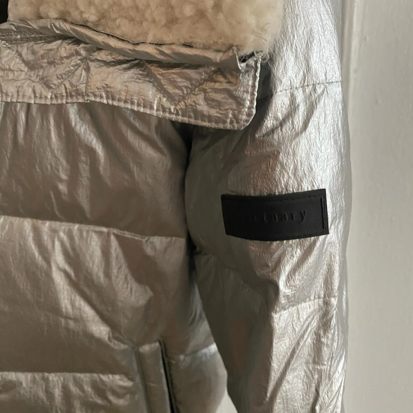 Sanctuary Silver Shine Down Puffer Jacket Cream Shearling Collar Trim Sz Small - Image 9