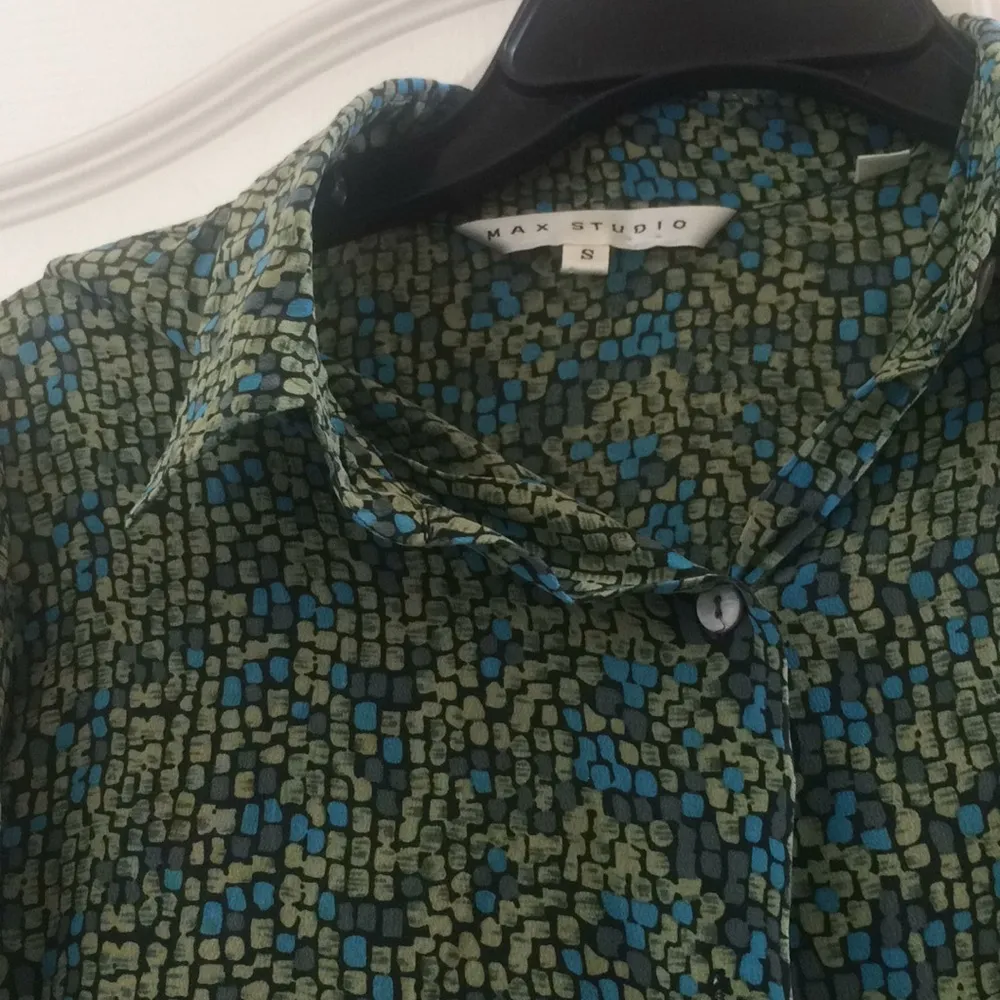 Max Studio FINAL MARKDOWN  mosaic look silk blouse small - Image 3