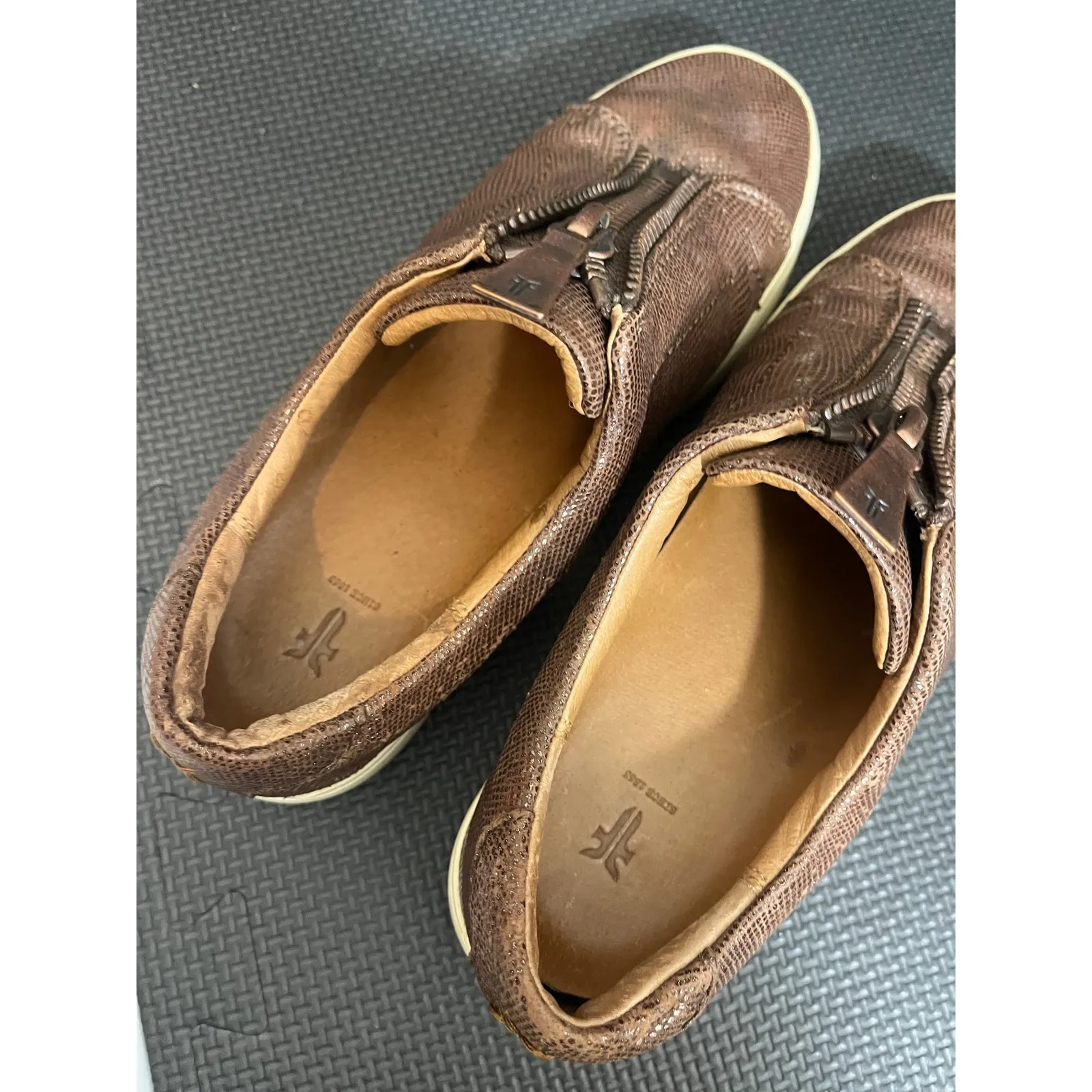 Frye Lena‎ Sneakers Brown Metallic Leather Zip Shoes size 6.5 M Women’s - Image 7