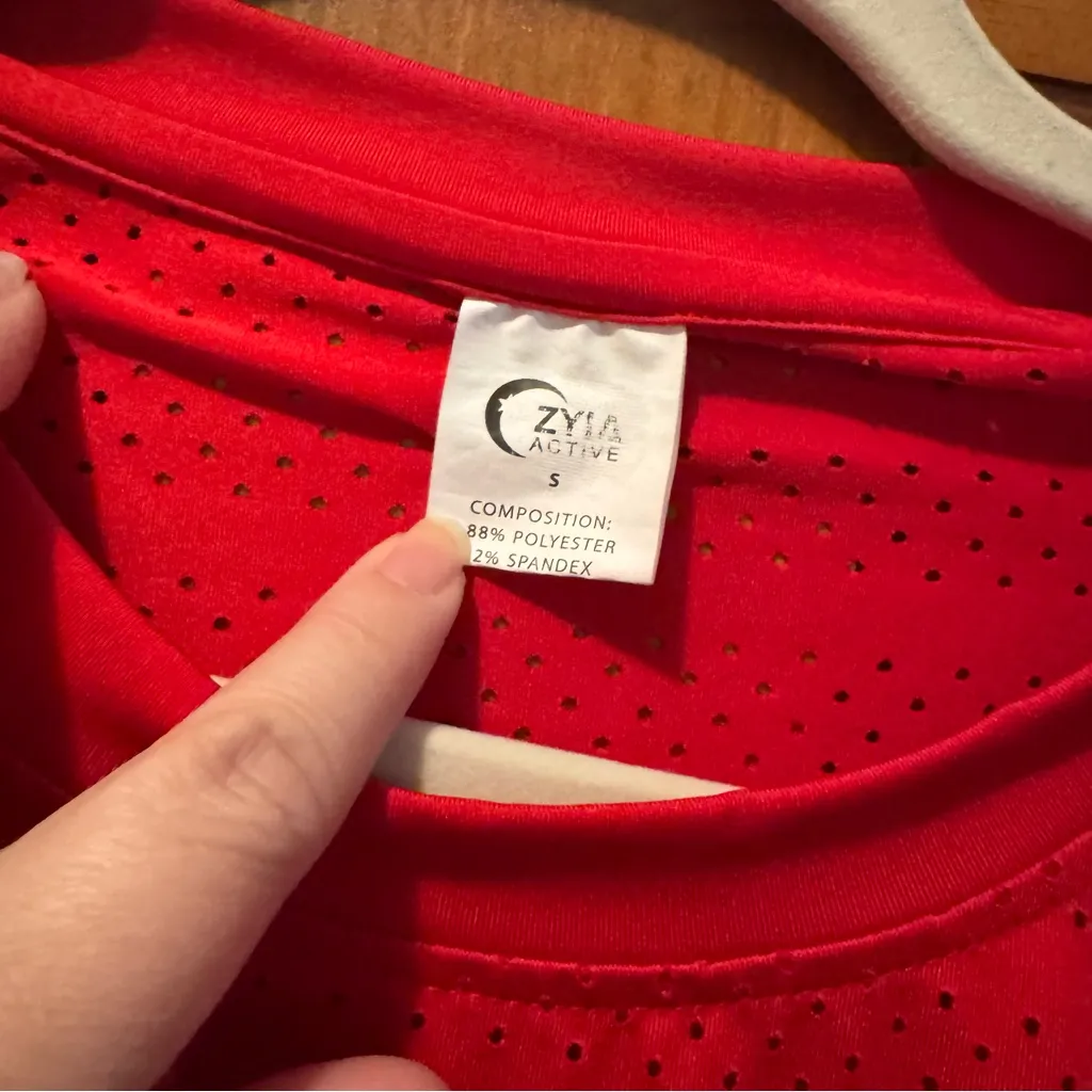 Zyia Active Long Sleeve Vented Mesh Stretch Tee Women’s Small Red - Image 2