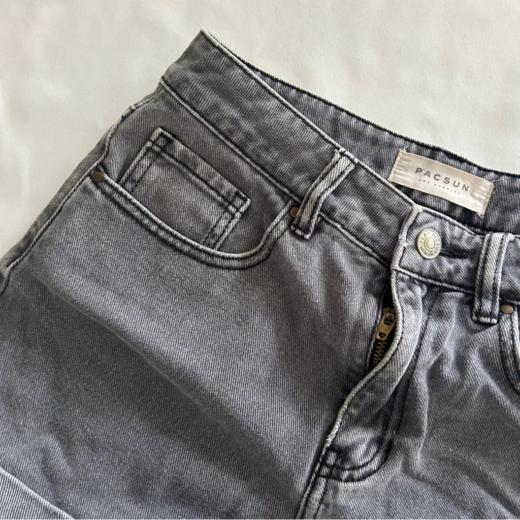 NWOT Pacsun Size 27 Mom Shorts Denim Jeans Gray Pre-faded 5-Pockets - Image 4