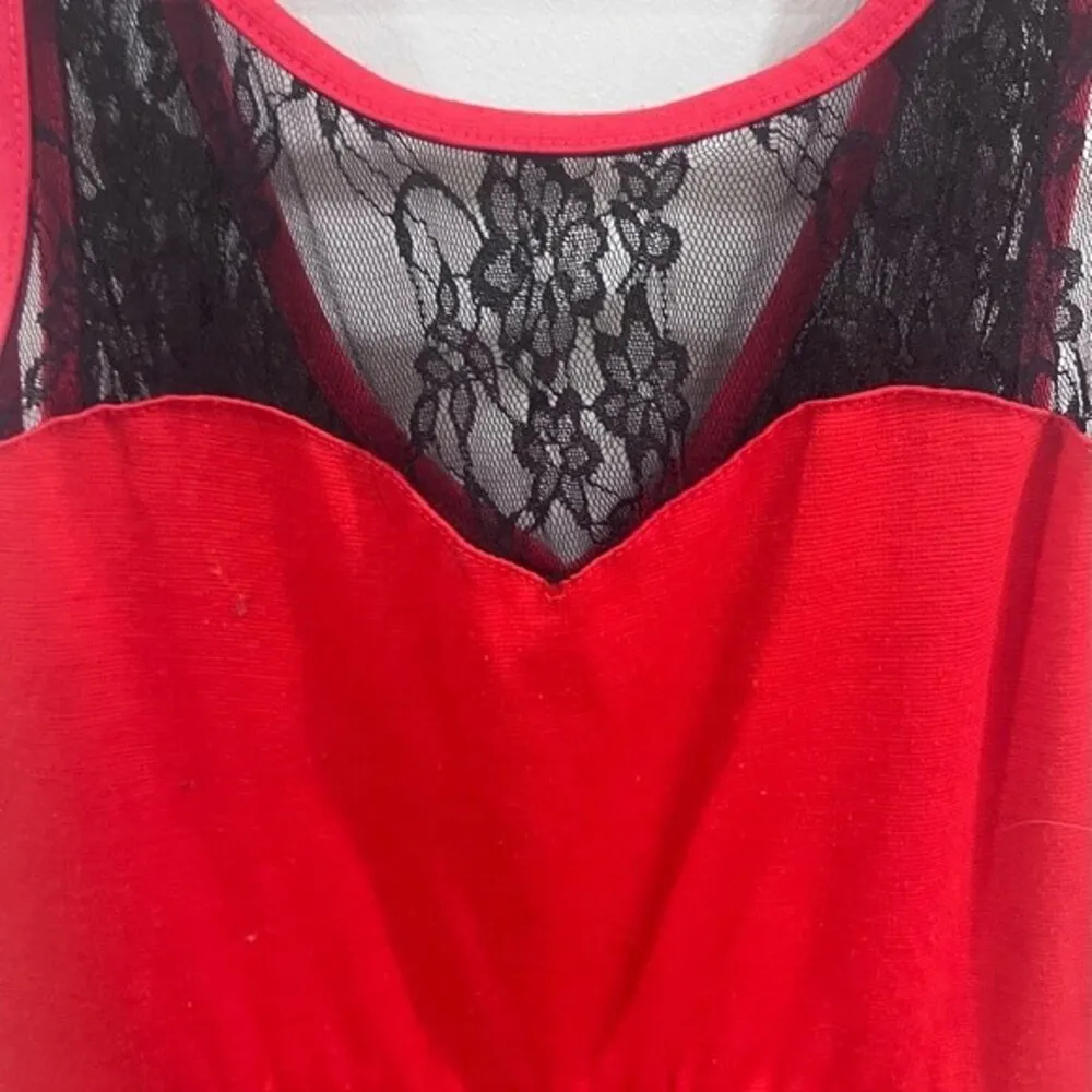 Red and black lace yoke sweetheart neckline dress size medium - Image 3