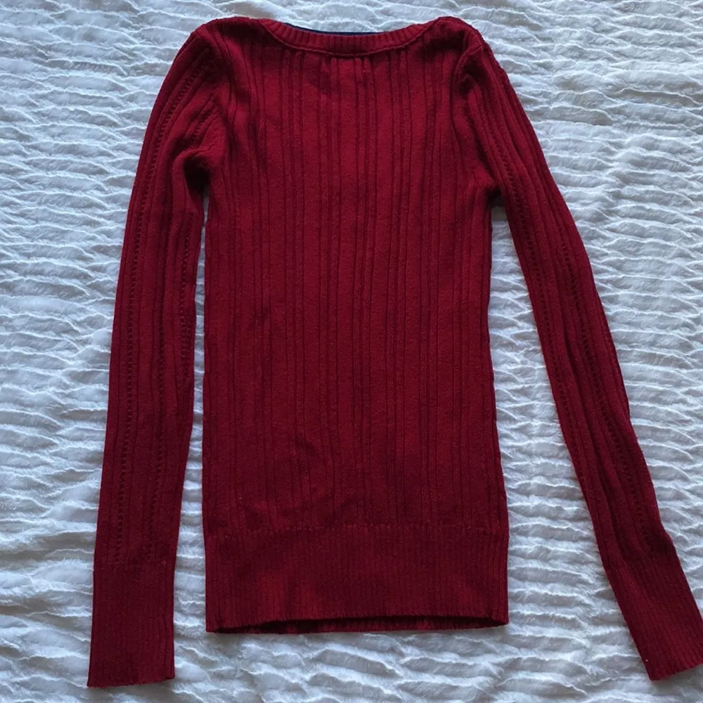 Woven Arizona Jean Co small burgundy sweater vneck with navy detail - Image 4