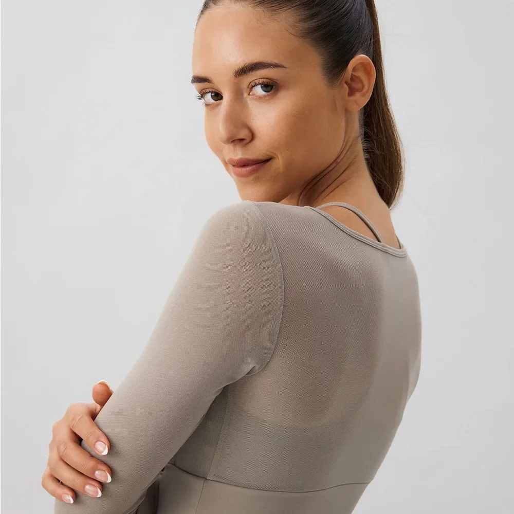 BERLOOK Khaki Cut Out Long Sleeve Light Support Top ONLY 75 Silver - Image 4