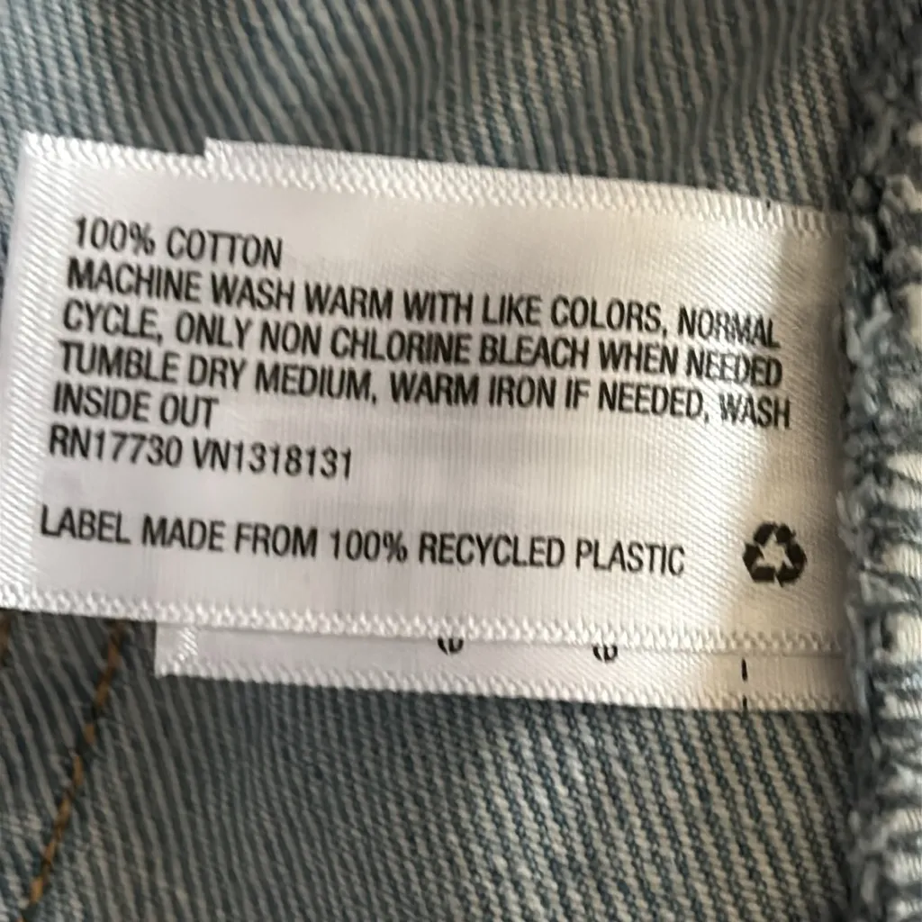 Universal Thread Light Wash Boyfriend Jeans - Image 13