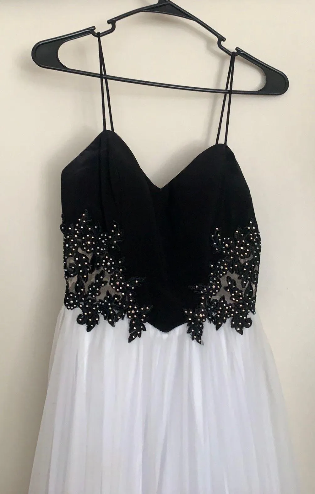 Black and white gown - Image 8