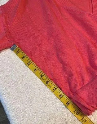 Abound crop style sweater V-neck Size small - Image 3