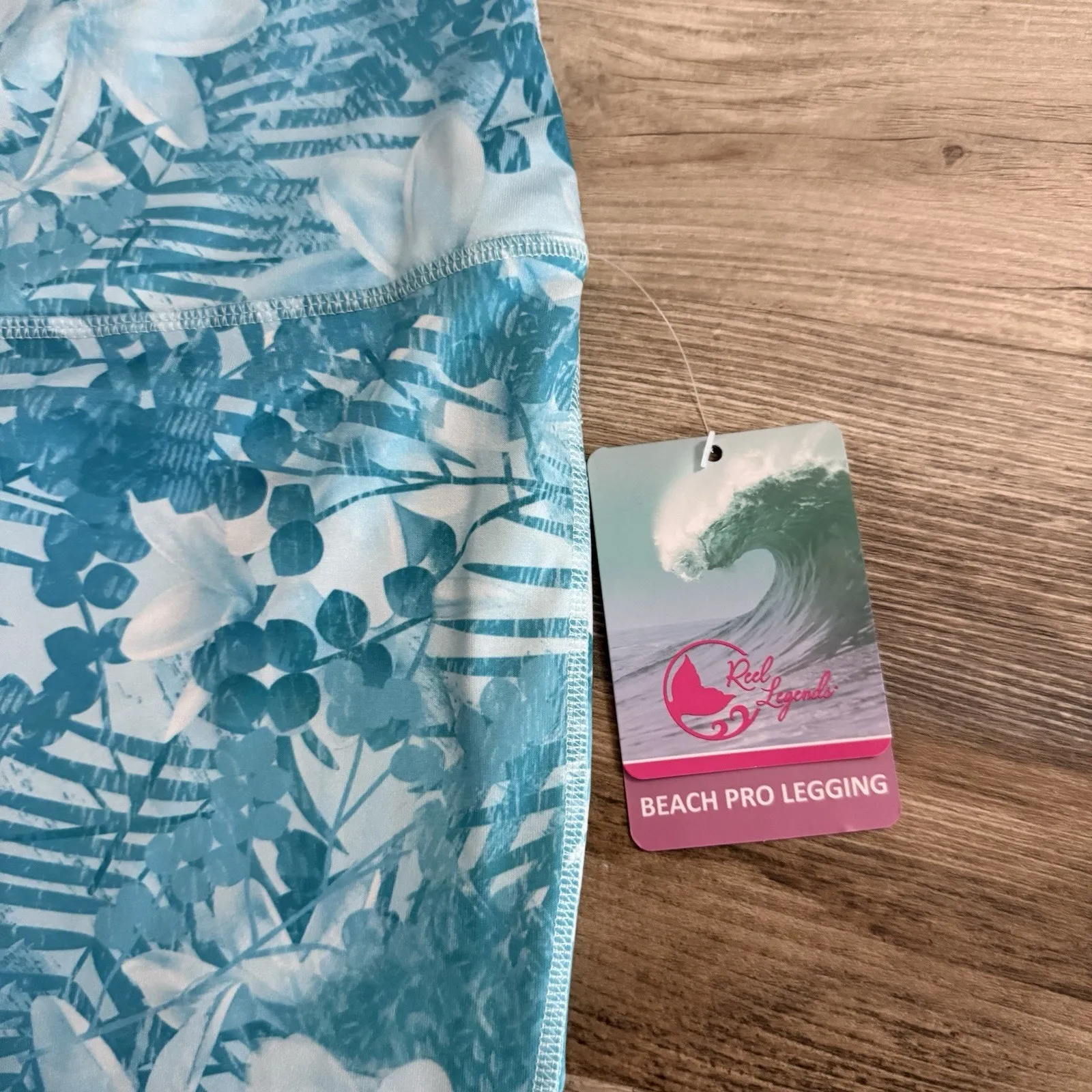 Reel Legends Beach Pro Capri Leggings Blue Floral Tropical Print Size XL NWT - Image 2