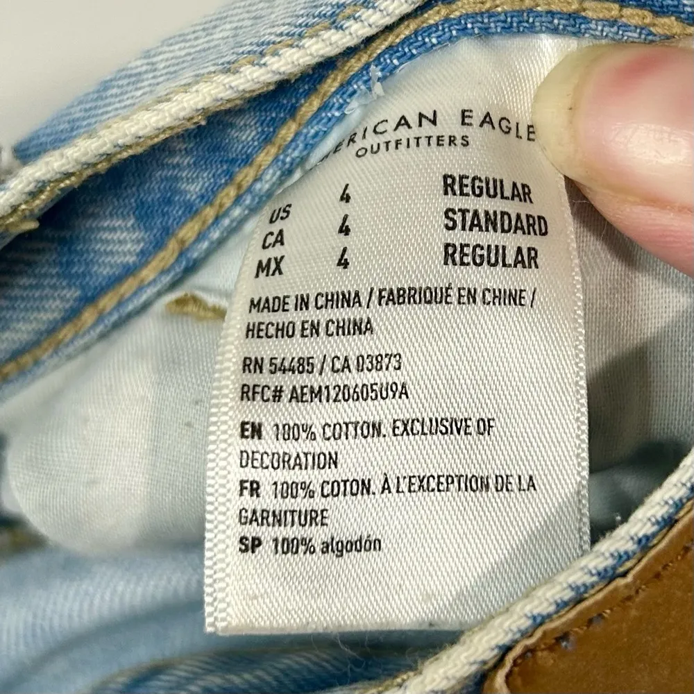 American Eagle Women’s Distressed Mom Jeans Light Blue Wash Size 4 Regular FLAW - Image 6