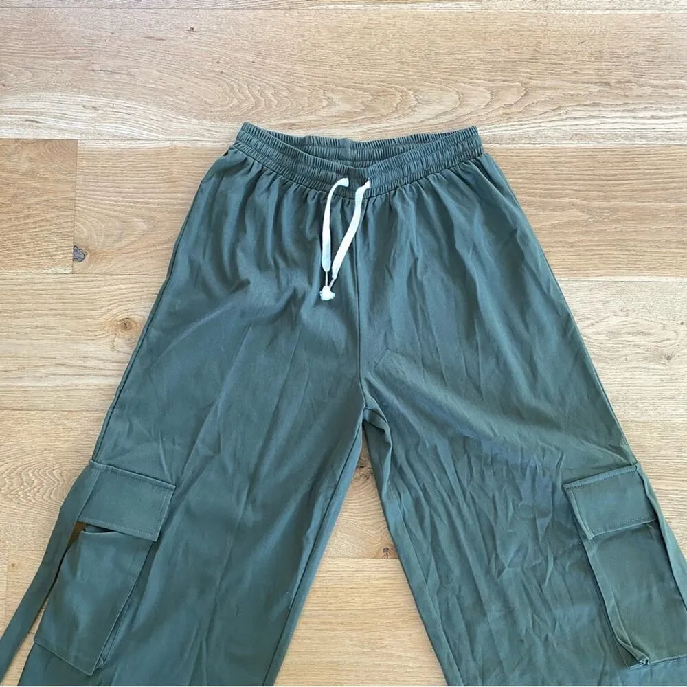 Pretty Little Thing Khaki Elasticated Waist Wide Leg Cargo Pants in Green - Image 3