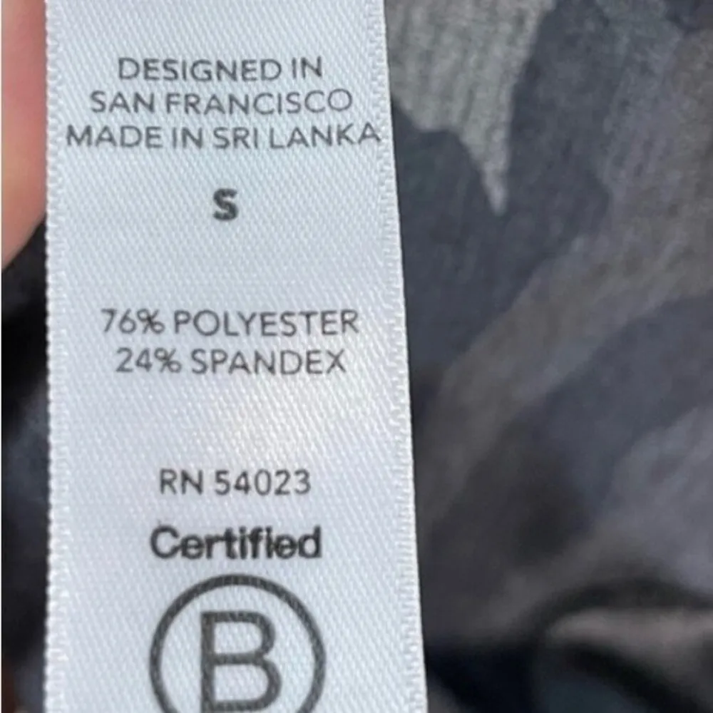 Athleta Ultimate Stash Pocket Camo 7/8 Tight Small - Image 10