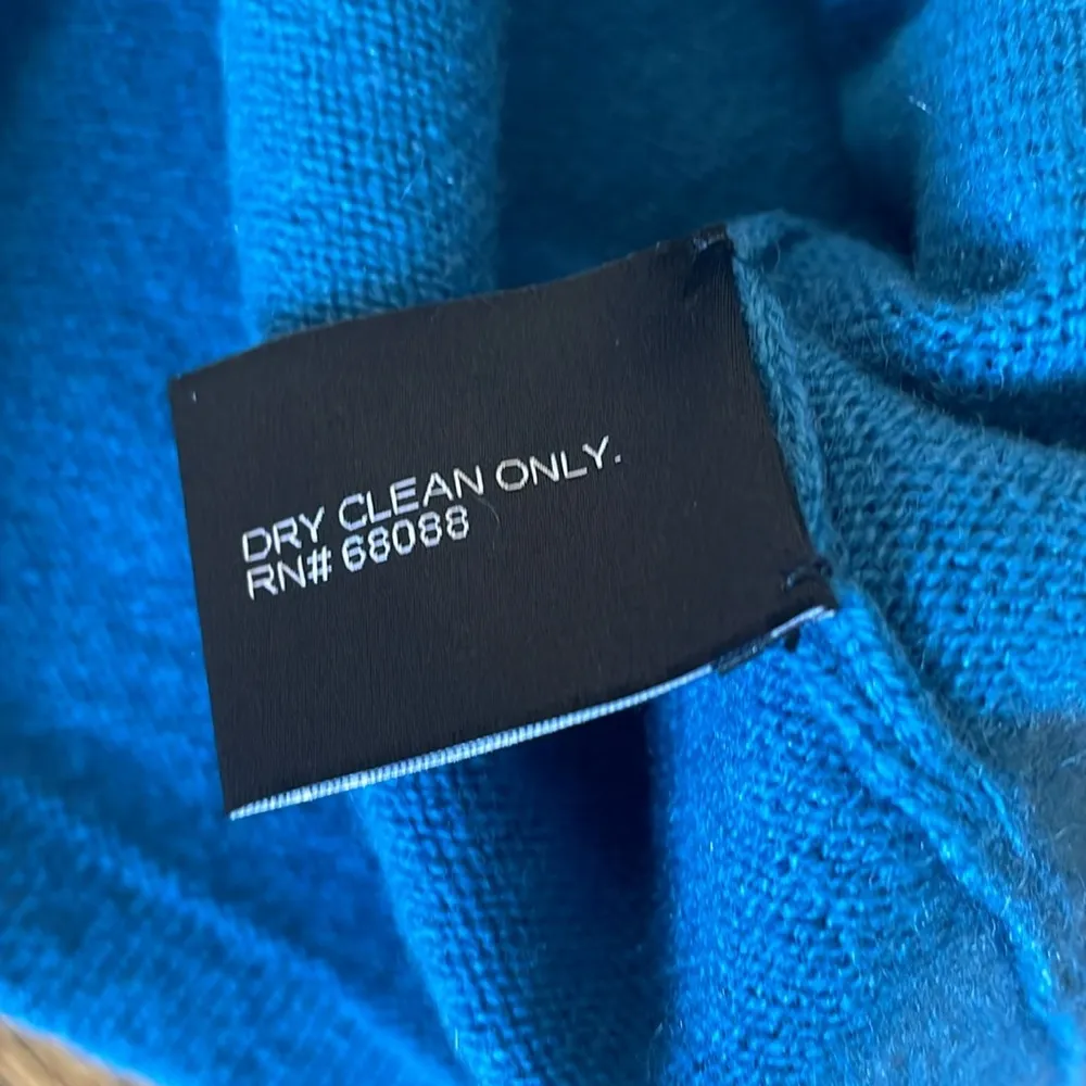 NWT Saks Fifth Avenue 100% Cashmere Cardigan Sweater Size Small Marine Blue - Image 5