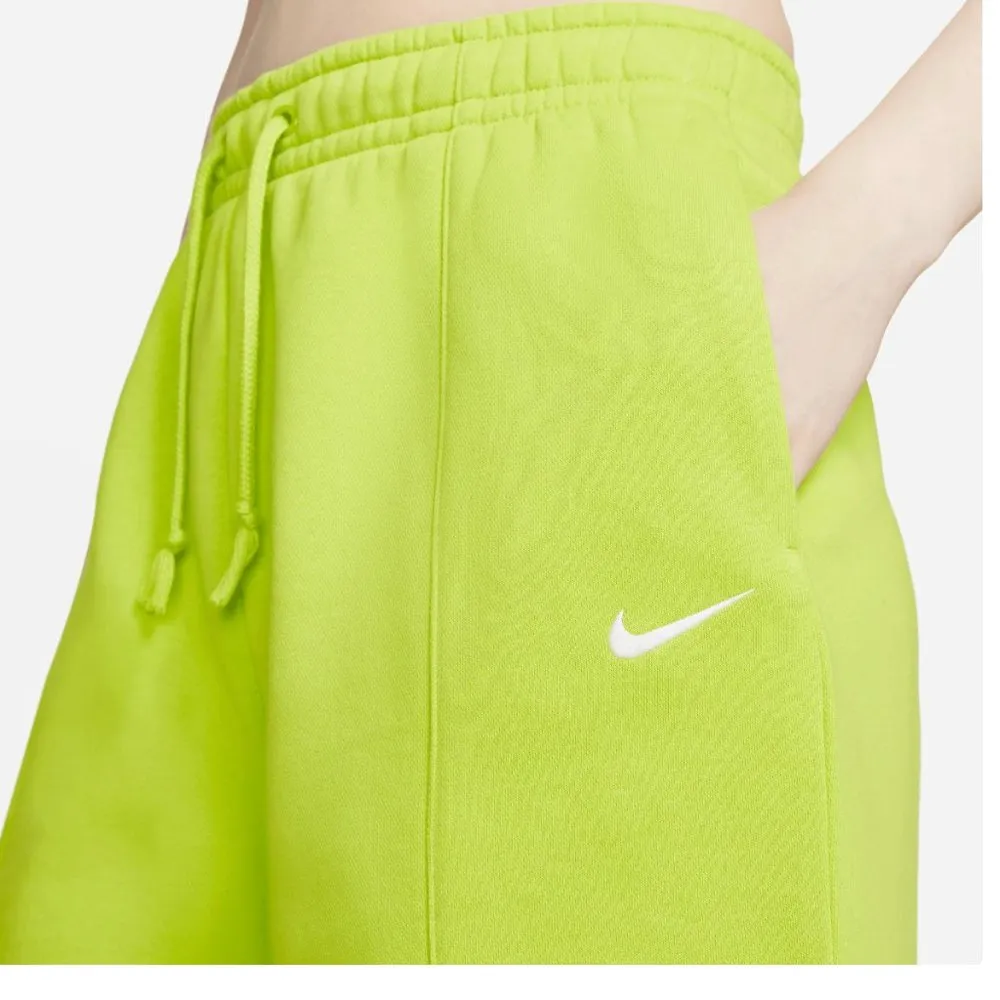 NWT NIKE WOMEN'S ESSENTIAL FLEECE SHORT ATOMIC GREEN - Image 3