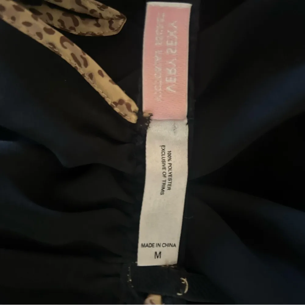 VICTORIA’S SECRET VerySexy Black Chiffon
Leopard Print Nightgown size M - Image 3