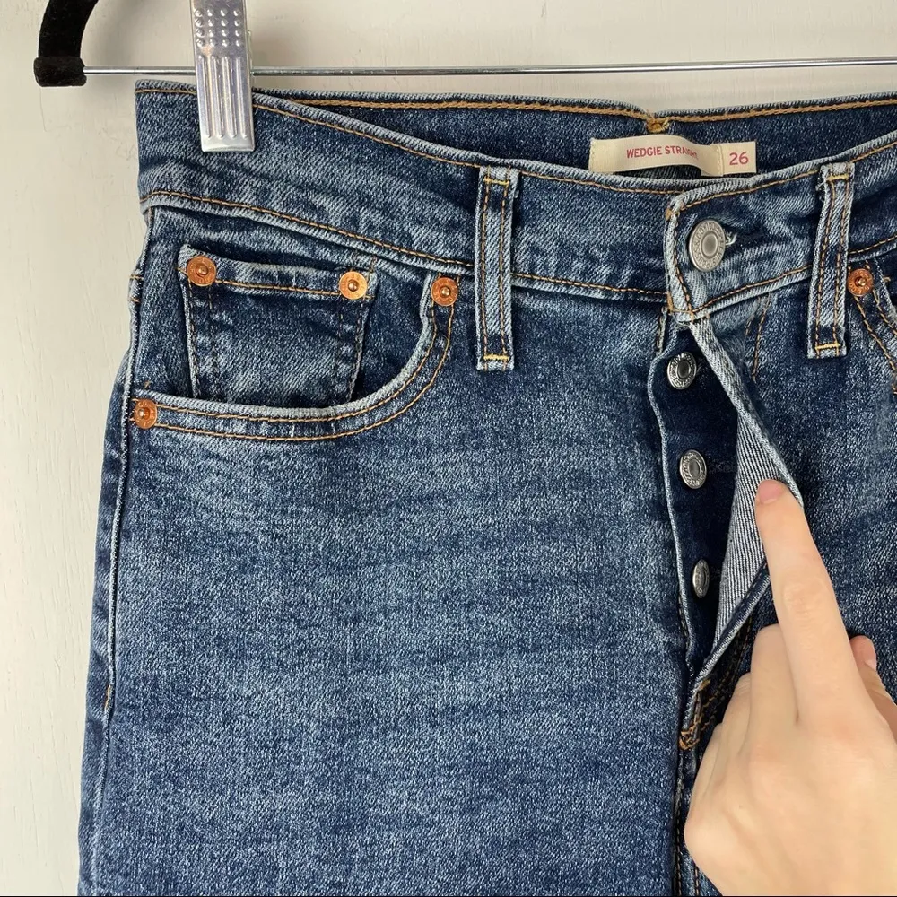 Levi’s Wedgie Straight Button Fly Distressed Jean Raw Hem Dark Wash Sz 26 - Image 6