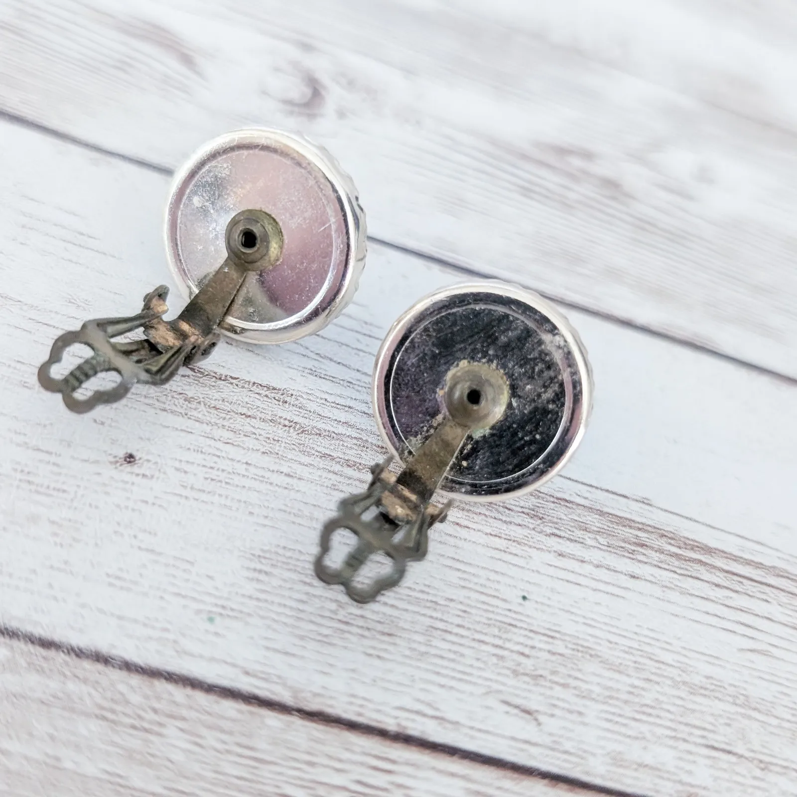 Vintage Clip On Earrings - Image 7