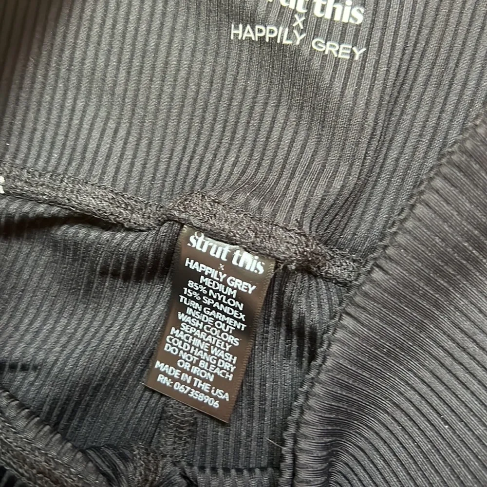 Strut This x Happily Grey Black Leggings - Image 4