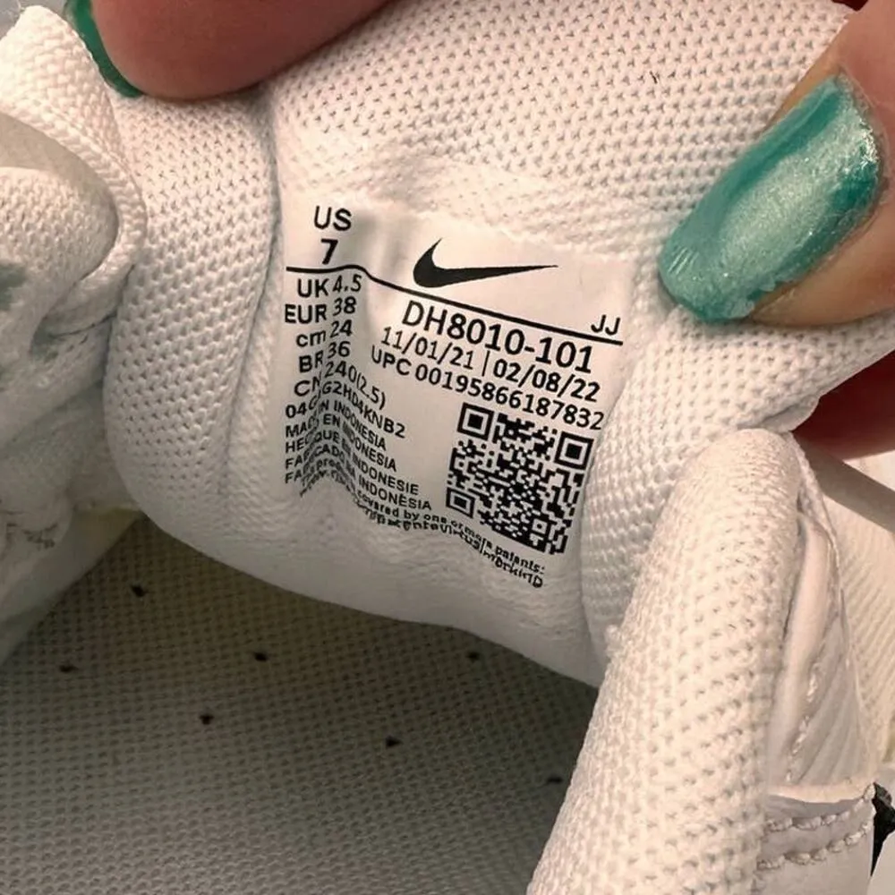 Nike Women's Air Max 90 White w/ Black Swoosh Sneakers Size 7 - Image 8