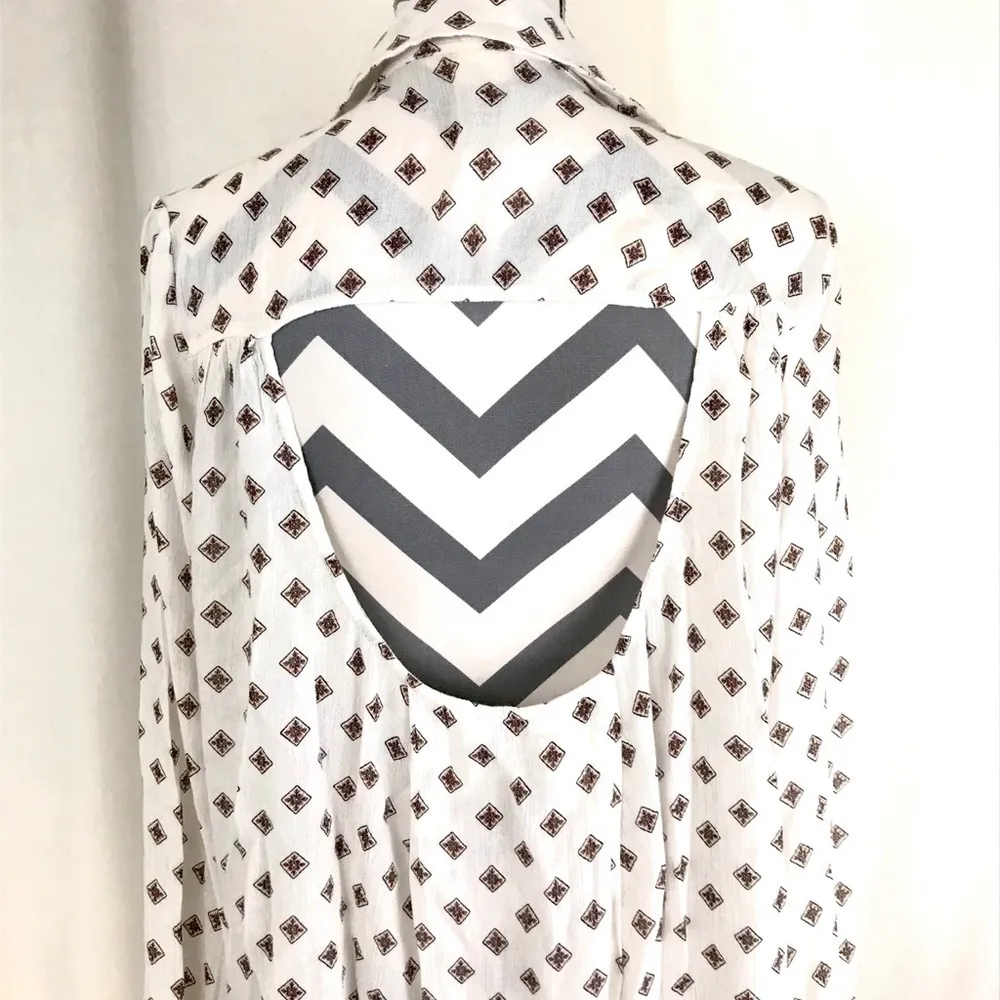 LAST CHANCE! Wild Pearl Hi/Low Half Button Oversized Top -Sz S - Image 5