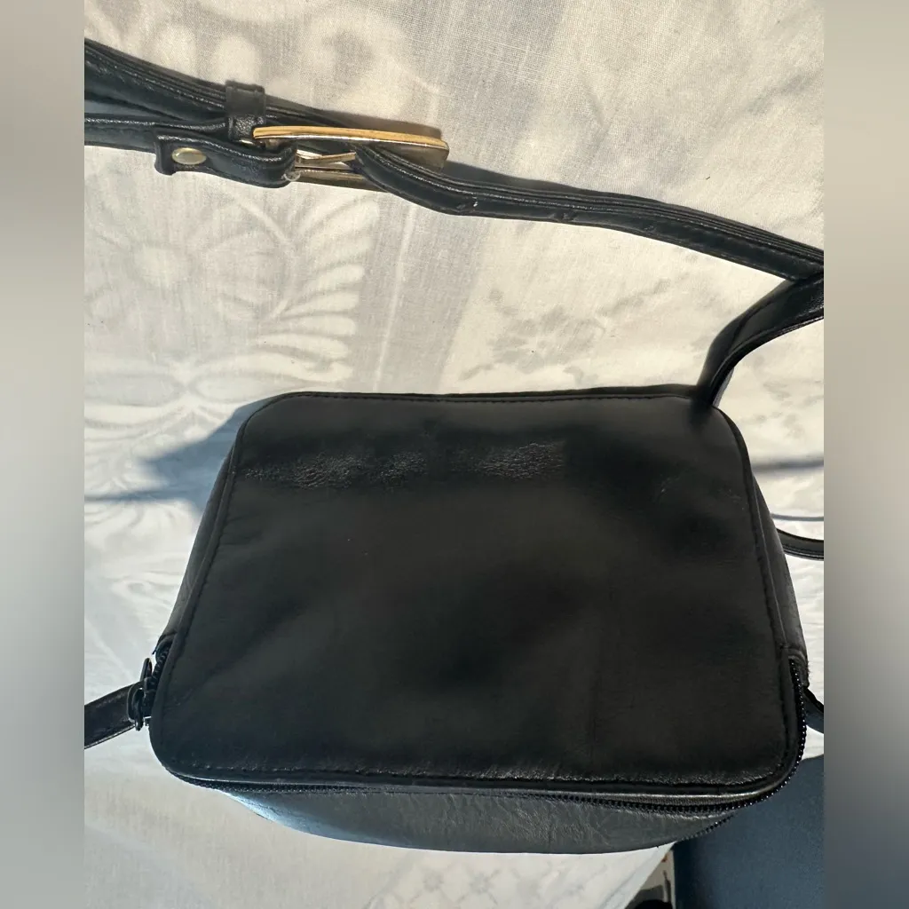 Giani Bernini Black Leather Crossbody Bag - Image 2