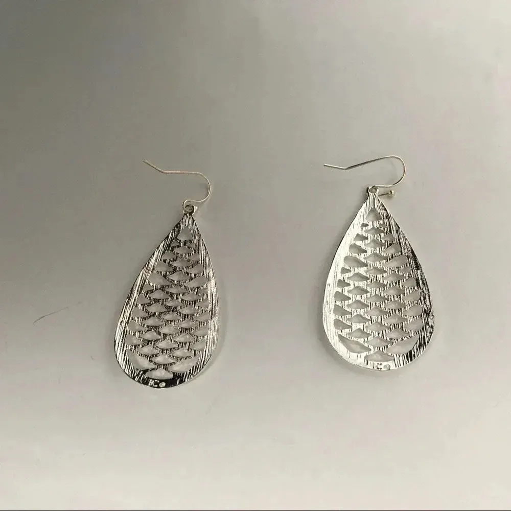 Teardrop Filigree‎ Cutout Drop Dangle Earrings - Image 3