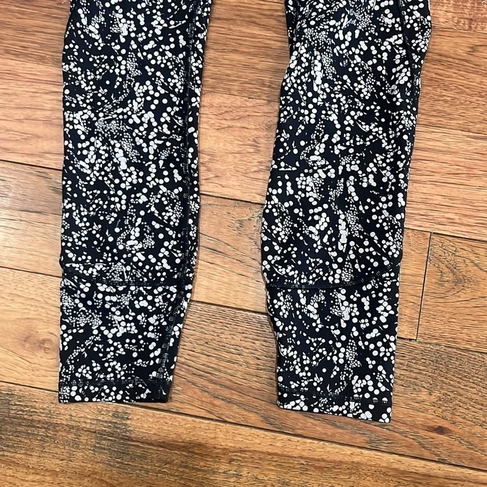 LULULEMON Tight Stuff Tight II Leggings Women’s 4 Black White Reflective Pattern - Image 7