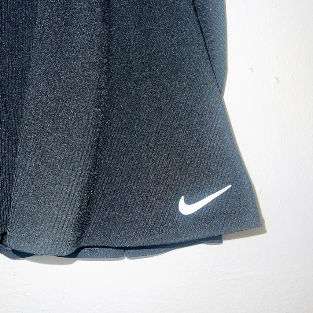 Nike Dri-fit ribbed black and white tennis pull on skort - Image 2