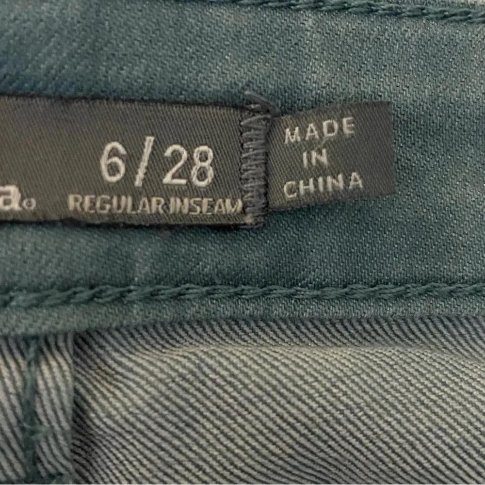 PRANA “Kara” rolled hem performance jean in “Sterling Green”. Size 6/28. VGUC - Image 10