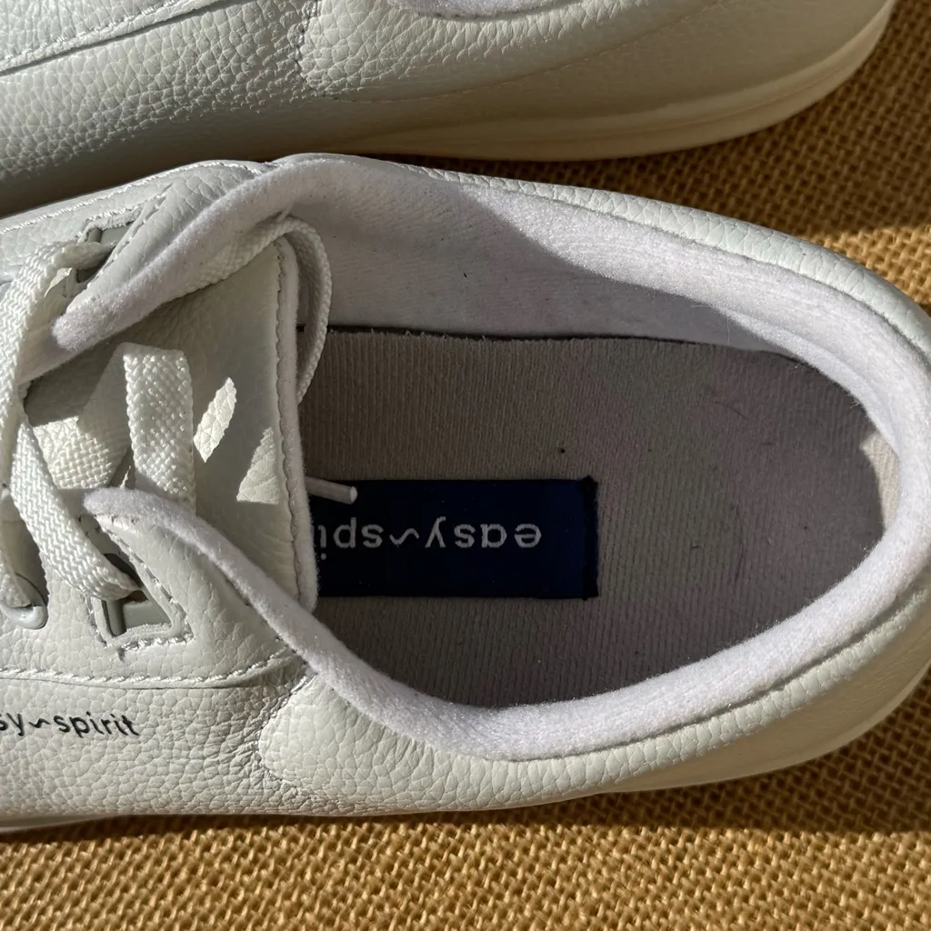 Easy Spirit  AP1 Walking Classic White Sneakers 8N - Image 5