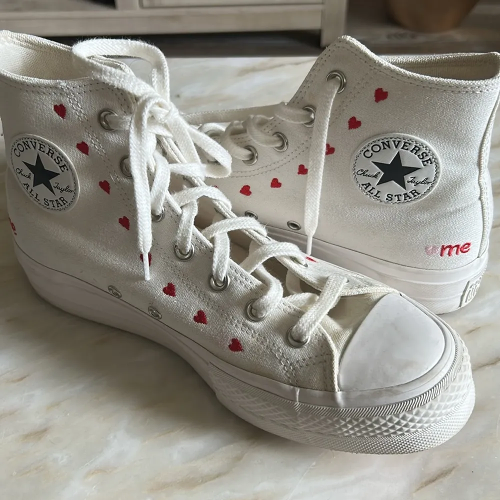 Converse Chuck Taylor High-Top All Star Lift Platform Sneakers W/Hearts Size 9.5 - Image 7