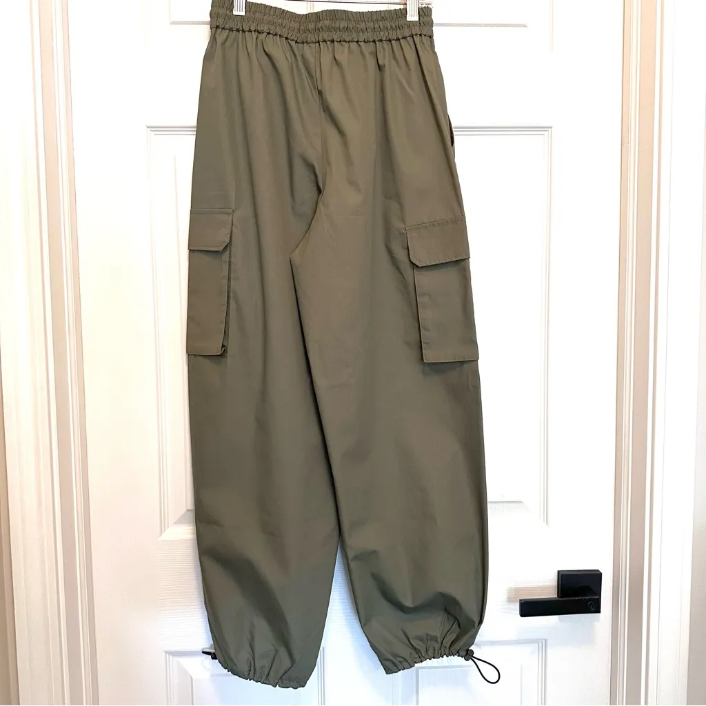 NWT GU Olive Cargo Pull - Image 2