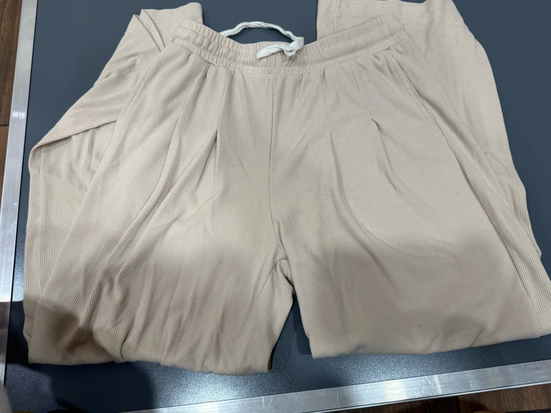 Cream Pleated Lounge Pants Tan Size M - Image 8