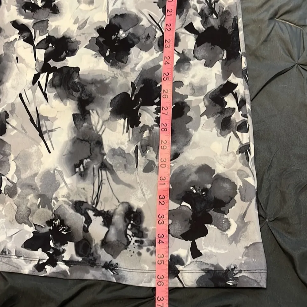 DKNY Watercolor Floral Sleeveless Jewel Neck Black Gray White Cocktail Dress - Image 11