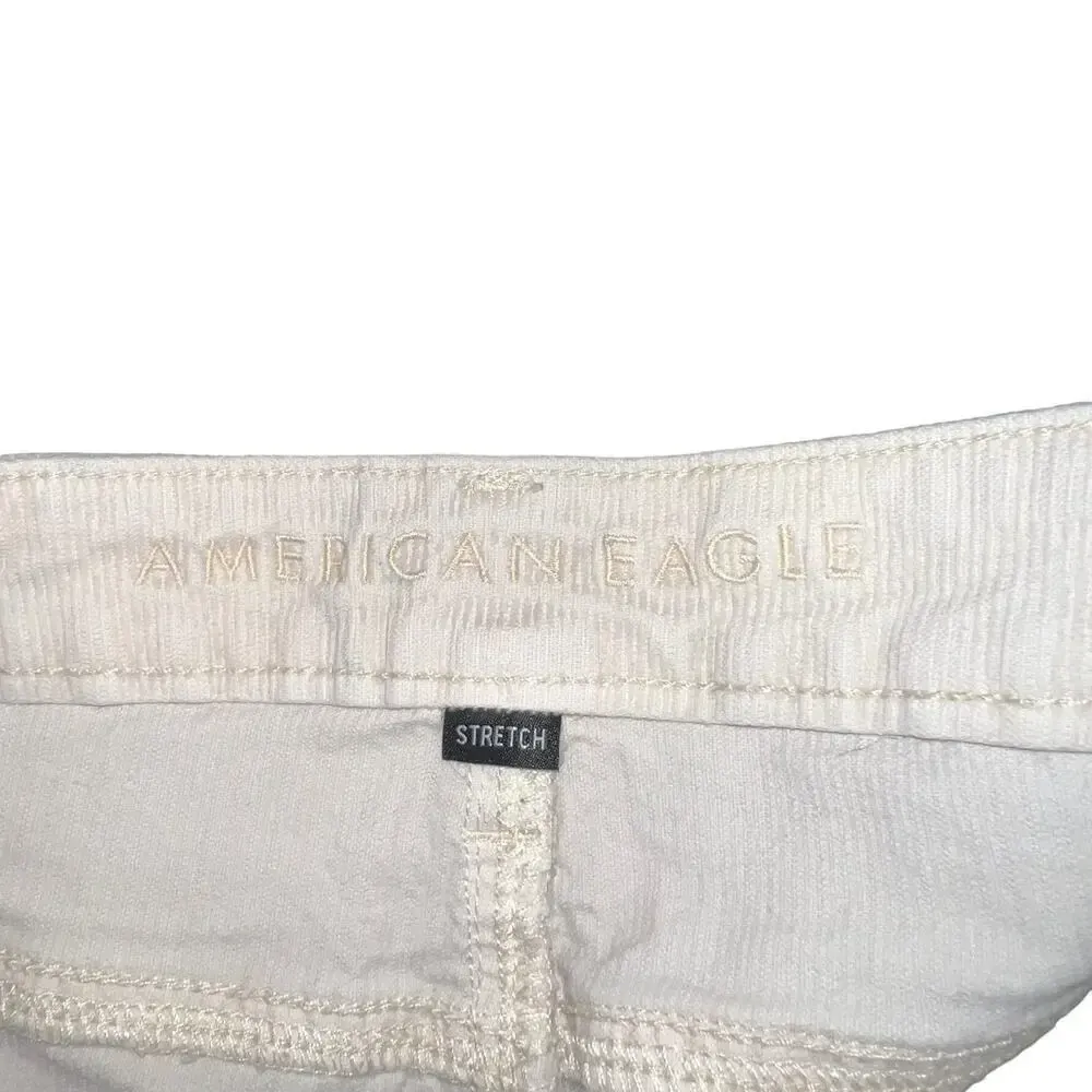 American Eagle Women's Cream/Ivory High Rise Mom Straight‎ Jeans Size 10 - Image 2