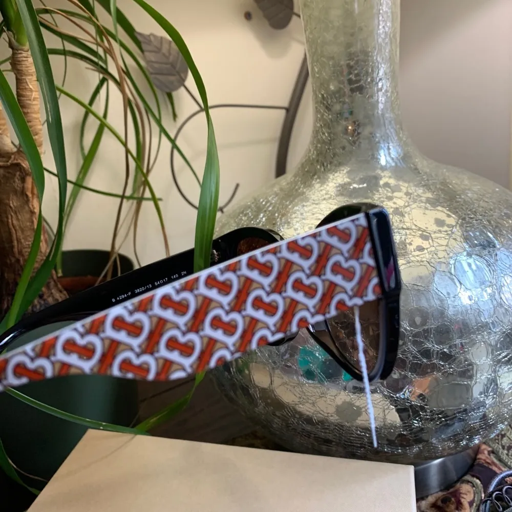 Authentic BURBERRY 54 Butterfly acetate sunglasses - Image 13