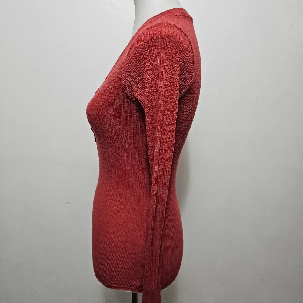 Anthro Sundry Hibiscus Ribbed Vneck Long Sleeve Henley Tee Size 1 (Small) - Image 3